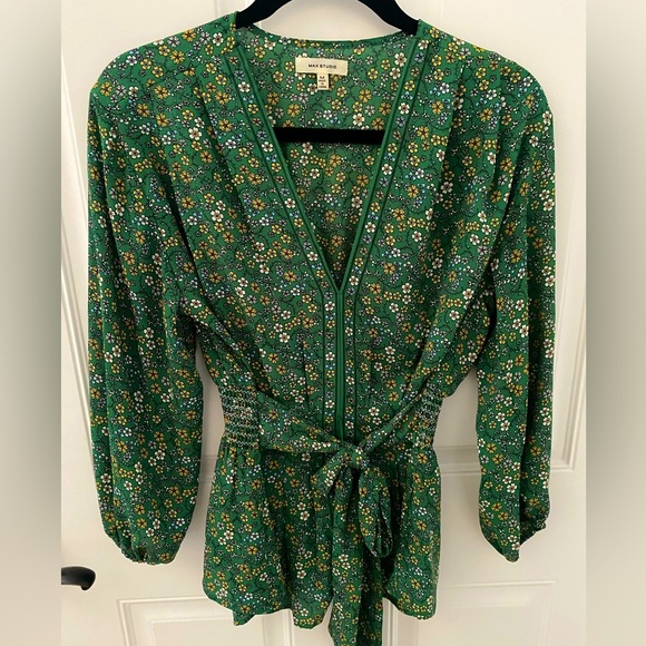 Beautiful floral Max Studio tie blouse - Picture 1 of 5